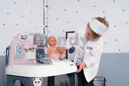 Zdravotnícky pult pre lekára Baby Care Center Smoby elektronický so zvukom a svetlom a bábika s 28 doplnkami