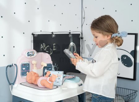 Zdravotnícky pult pre lekára Baby Care Center Smoby elektronický so zvukom a svetlom a bábika s 28 doplnkami