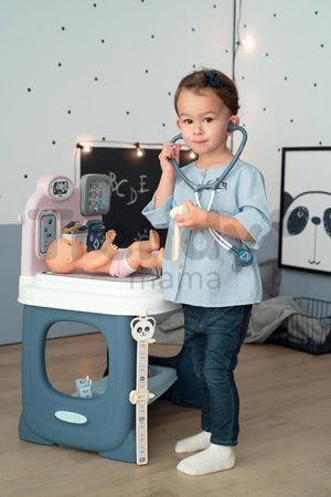 Zdravotnícky pult pre lekára Baby Care Center Smoby elektronický so zvukom a svetlom a bábika s 28 doplnkami