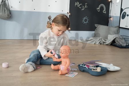 Zdravotnícky kufrík pre sestričku Baby Care Smoby s 19 doplnkami a nálepkami