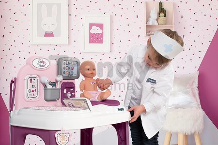 Zdravotnícky a prebaľovací pult Violette Baby Care Center Smoby s elektronickým displejom a 30 cm bábika s 25 doplnkami 68 cm výška