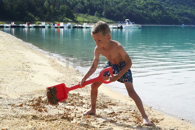 Lopata do piesku veľká Beach Écoiffier dĺžka 62 cm od 18 mes