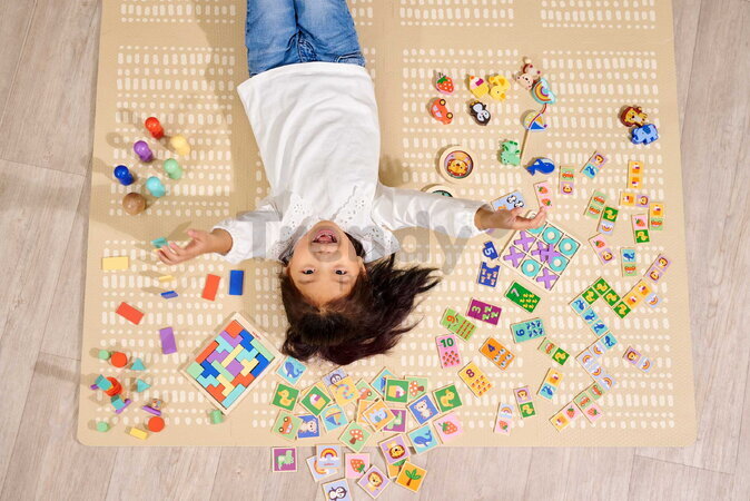 Drevené puzzle s číslami Games Numbers Account Eichhorn 20 dielikov s obrázkami zvieratiek a objektov od 24 mes