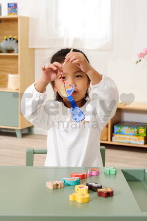 Drevená hra prevliekačka Zvieratká a objekty Threading Game Eichhorn 13 dielikov