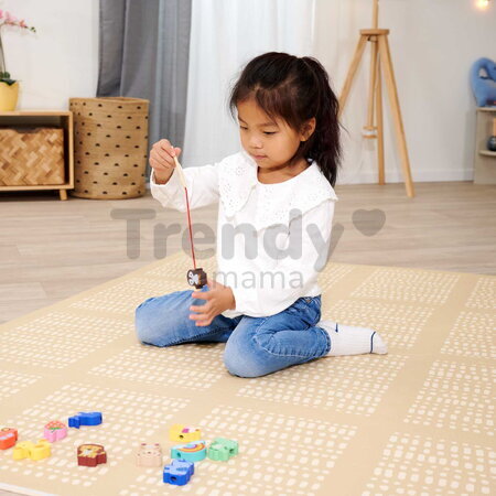 Drevená hra prevliekačka Zvieratká a objekty Threading Game Eichhorn 13 dielikov