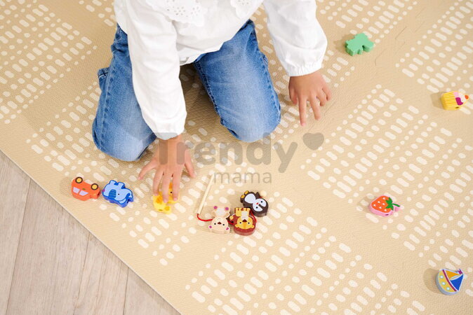 Drevená hra prevliekačka Zvieratká a objekty Threading Game Eichhorn 13 dielikov