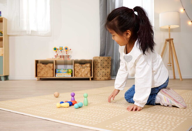 Drevená hra bowling Games Eichhorn so 6 farebnými kolkami a drevenou guľou