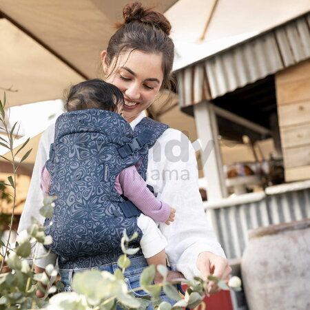 Nosič pre dieťa Flip 4v1 Convertible Carrier Navy Infantino 4 spôsoby nosenia modrý od 3,6-14,5 kg od 0 mes