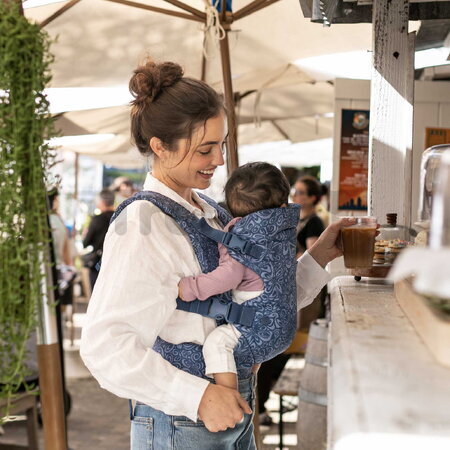 Nosič pre dieťa Flip 4v1 Convertible Carrier Navy Infantino 4 spôsoby nosenia modrý od 3,6-14,5 kg od 0 mes