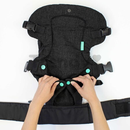 Nosič pre dieťa Flip Advanced 4v1 Convertible Carrier Black Denim Infantino 4 spôsoby nosenia čierny od 3,6-14,5 kg od 0 mes
