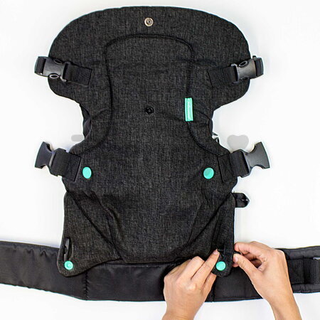 Nosič pre dieťa Flip Advanced 4v1 Convertible Carrier Black Denim Infantino 4 spôsoby nosenia čierny od 3,6-14,5 kg od 0 mes