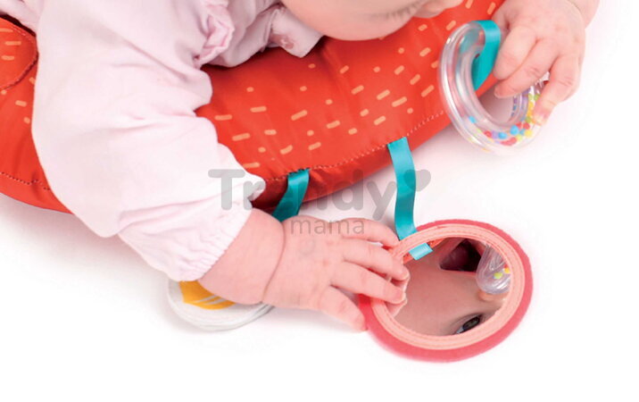 Vankúšik pre hru na brušku Líška Activities Cushion Ludi so zrkadlom, hrkálkou a knižkou od 3 mes LU30101