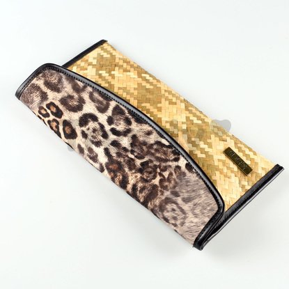 Listová kabelka cez rameno Kbas z palmovej slamy s potlačou leopard hnedá
