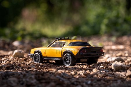 Autíčko Chevrolet Camaro 1977 Bumblebee Transformers T7 Jada kovové s otvárateľnými dverami 1:32