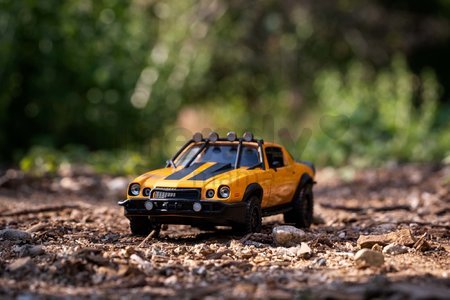 Autíčko Chevrolet Camaro Bumblebee 1977 Transformers Jada kovové dĺžka 20 cm 1:24