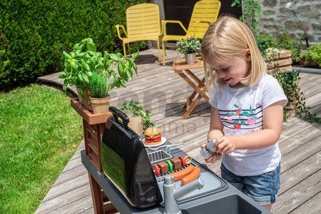 Gril na záhradu s kuchynkou Garden Kitchen Evolutive Smoby výškovo nastaviteľný s tečúcou vodou z kohútika a 43 doplnkov