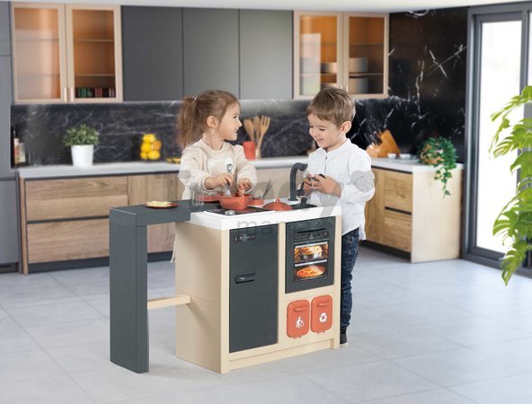Kuchynka ostrovček s magickými cestovinami Kitchen Island 360° Smoby obojstranná s otvárateľnou rúrou a úložným priestorom 23 doplnkov