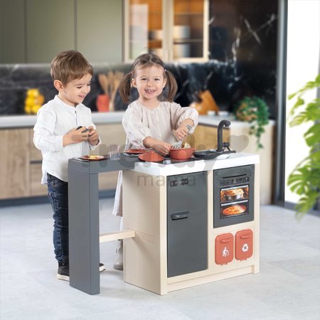 Kuchynka ostrovček s magickými cestovinami Kitchen Island 360° Smoby obojstranná s otvárateľnou rúrou a úložným priestorom 23 doplnkov