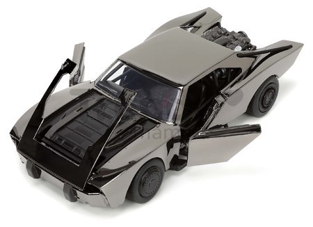 Autíčko Batman Batmobile 2022 Comic Con Jada kovové s otvárateľnými dverami a figúrkou Batmana dĺžka 19 cm 1:24