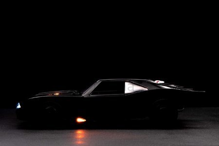 Autíčko Batman Batmobile 2022 Jada kovové so svetlom a figúrkou Batmana dĺžka 28 cm
