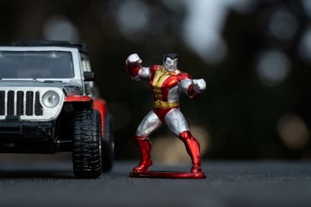 Autíčko Marvel X-Men 2020 Jeep Gladiator Jada kovové s otvárateľnými dverami a figúrkou Colossus dĺžka 14 cm 1:32