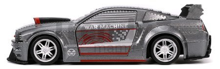 Autíčko Marvel War Machine 2006 Ford Mustang Jada kovové s otvárateľnými dverami a figúrkou War Machine dĺžka 14 cm 1:32