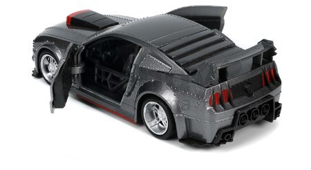 Autíčko Marvel War Machine 2006 Ford Mustang Jada kovové s otvárateľnými dverami a figúrkou War Machine dĺžka 14 cm 1:32