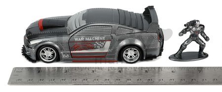 Autíčko Marvel War Machine 2006 Ford Mustang Jada kovové s otvárateľnými dverami a figúrkou War Machine dĺžka 14 cm 1:32