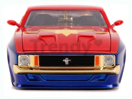 Autíčko Marvel Ford Mustang Mach 1973 Jada kovové s otvárateľnými časťami a figúrkou Captain Marvel 18 cm dĺžka 1:24
