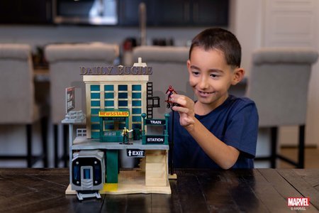 Stavebnica Marvel Spiderman NYC Deluxe Nano Scene Jada s 2 figúrkami Jonah Jameson a Spiderman 20 cm od 5 rokov