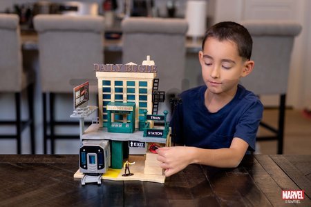 Stavebnica Marvel Spiderman NYC Deluxe Nano Scene Jada s 2 figúrkami Jonah Jameson a Spiderman 20 cm od 5 rokov