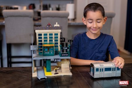 Stavebnica Marvel Spiderman NYC Deluxe Nano Scene Jada s 2 figúrkami Jonah Jameson a Spiderman 20 cm od 5 rokov