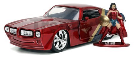 Autíčko DC Pontiac Firebird 1972 Jada kovové s otvárateľnými dverami a figúrkou Wonder Woman dĺžka 13 cm 1:32