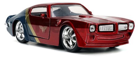 Autíčko DC Pontiac Firebird 1972 Jada kovové s otvárateľnými dverami a figúrkou Wonder Woman dĺžka 13 cm 1:32