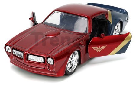 Autíčko DC Pontiac Firebird 1972 Jada kovové s otvárateľnými dverami a figúrkou Wonder Woman dĺžka 13 cm 1:32