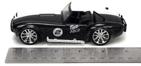 Autíčko DC 1965 Shelby Cobra 427 Jada kovové s otvárateľnými dverami a figúrkou Two Face dĺžka 13 cm 1:32
