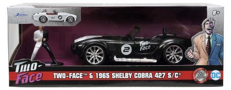 Autíčko DC 1965 Shelby Cobra 427 Jada kovové s otvárateľnými dverami a figúrkou Two Face dĺžka 13 cm 1:32