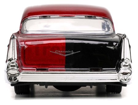 Autíčko DC Chevy Bel Air 1957 Jada kovové s otvárateľnými dverami a figúrkou Harley Quinn dĺžka 13 cm 1:32