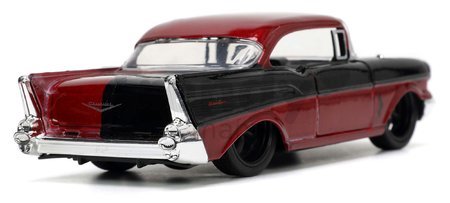 Autíčko DC Chevy Bel Air 1957 Jada kovové s otvárateľnými dverami a figúrkou Harley Quinn dĺžka 13 cm 1:32