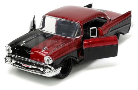 Autíčko DC Chevy Bel Air 1957 Jada kovové s otvárateľnými dverami a figúrkou Harley Quinn dĺžka 13 cm 1:32