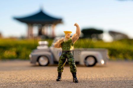 Autíčko Street Fighter Ford Pickup 1956 Jada kovové s otvárateľnými časťami a figúrkou Guile dĺžka 20 cm 1:24