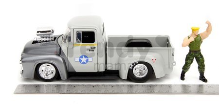 Autíčko Street Fighter Ford Pickup 1956 Jada kovové s otvárateľnými časťami a figúrkou Guile dĺžka 20 cm 1:24