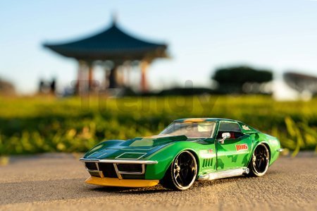 Autíčko Chevrolet Stingray 1969 Street Fighter Jada kovové s otvárateľnými časťami a kovová figúrka Cammy White dĺžka 20 cm 1:24