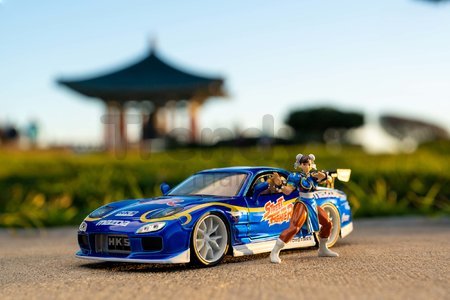 Autíčko Mazda RX-7 1993 Street Fighter Jada kovové s otvárateľnými časťami a figúrka Chun-Li dĺžka 20 cm 1:24