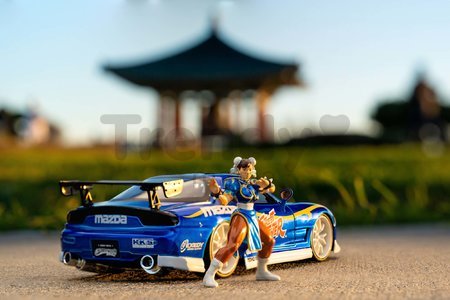 Autíčko Mazda RX-7 1993 Street Fighter Jada kovové s otvárateľnými časťami a figúrka Chun-Li dĺžka 20 cm 1:24
