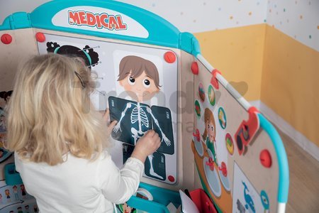 Lekárska ordinácia s anatómiou ľudského tela Doctor's Office Smoby obojstranná s röntgenom a zrakovým testom a 65 doplnkov