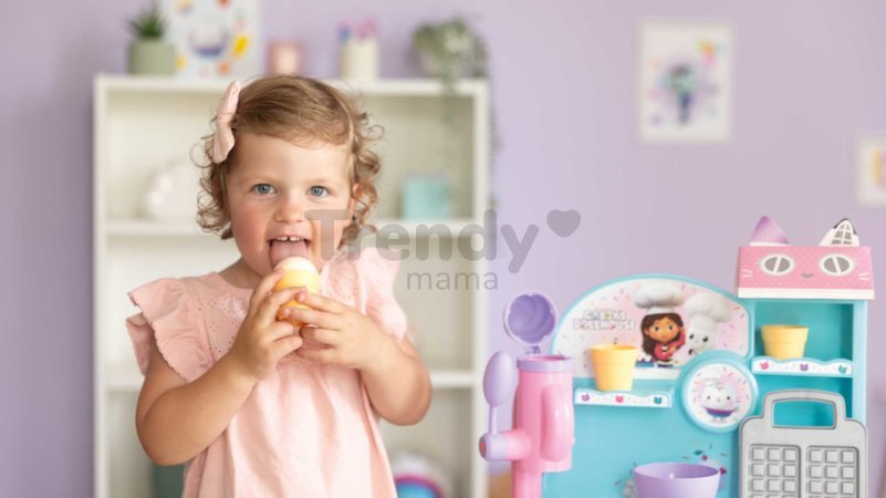 Hravá kuchárka na výrobu zmrzliny s vaflovačom Gabby Ice Cream Factory Smoby s kornútkami a zmrzlinovým pohárom 20 doplnkov