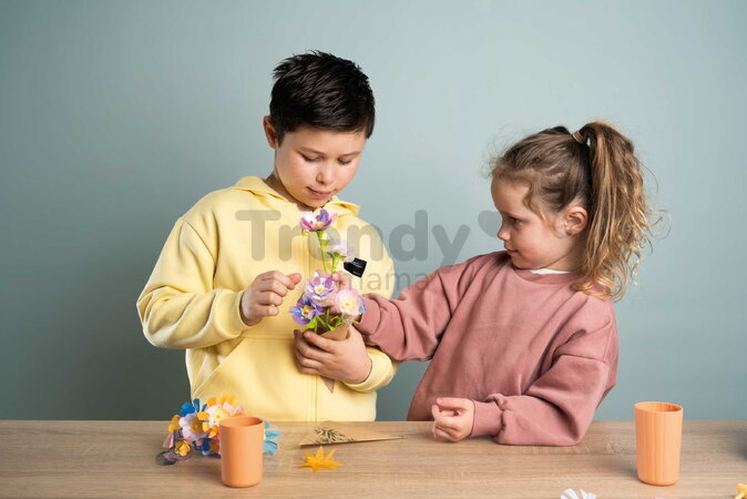 Kvetinárstvo s vlastnou výrobou textilných kvetov Crea My Flower Factory Smoby s vázami 102 doplnkov