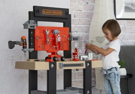 Pracovná dielňa Black+Decker Smoby s mechanickou vŕtačkou a autíčkom s 92 doplnkami