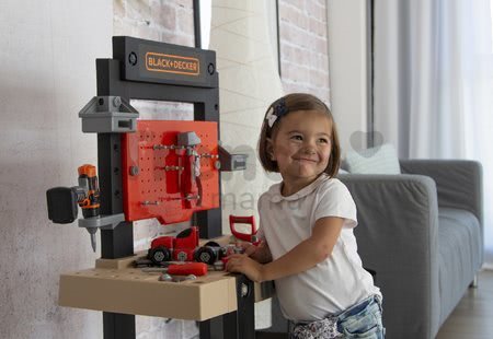 Pracovná dielňa Black+Decker Smoby s mechanickou vŕtačkou a autíčkom s 92 doplnkami